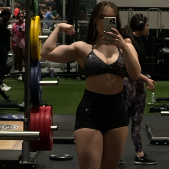 Meet your Posher, Brooke - Picture 4 of 4